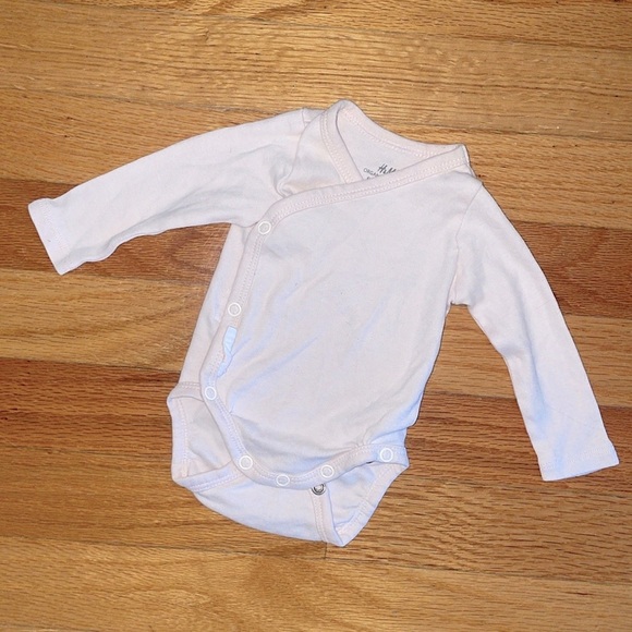 H&M Other - H&M Tiny Light Pink Onesie Size 0-1M Like New​
